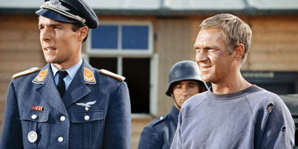 Steve McQueen stands next to an officer in The Great Escape. 